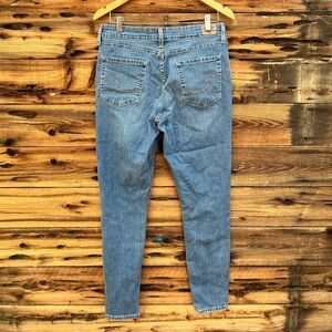 LEVI’S | Signature Totally Shaping Skinny Jeans 32x30